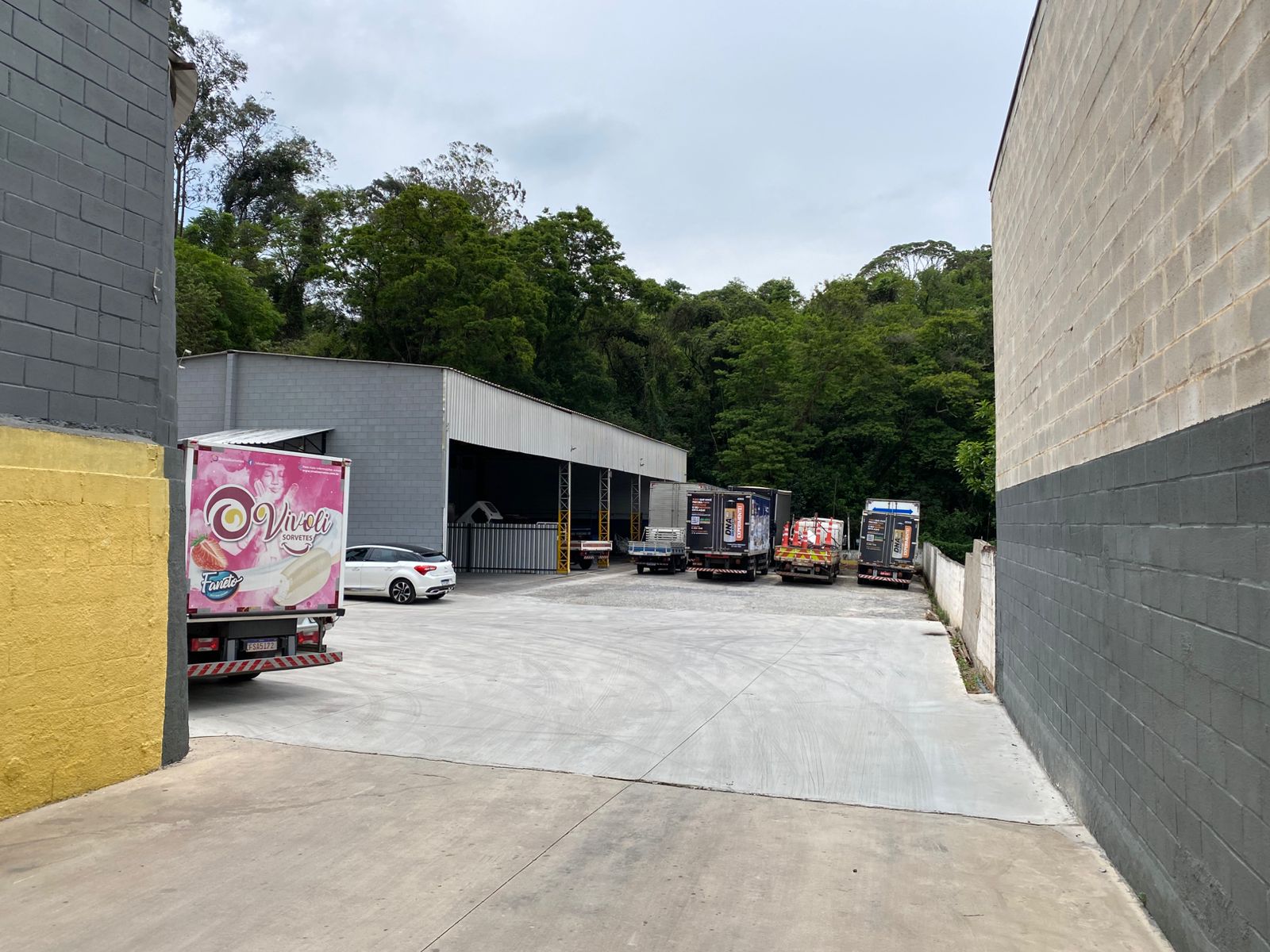 Imagem Fachada e Pátio